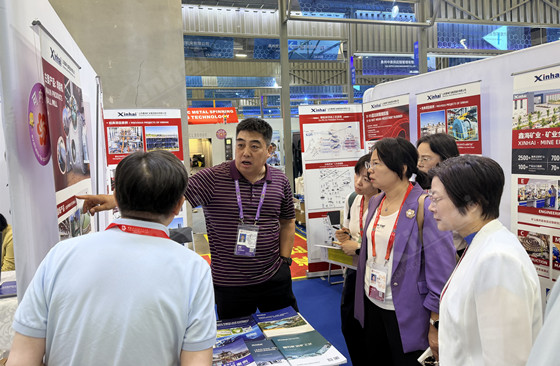 xinhai-mining-canton-fair-booth-visitors-1.jpg
