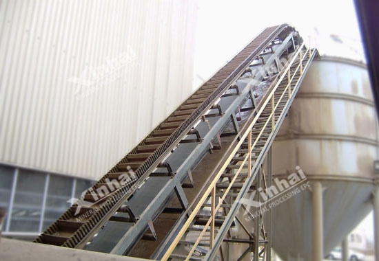 Xinhai belt conveyor with high inclination angle and waved guard side