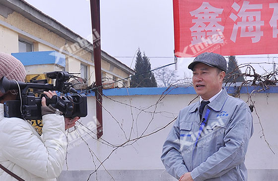 Mr.-Zhang-is-in-the-interview-with-Fushan-District-TV-Station