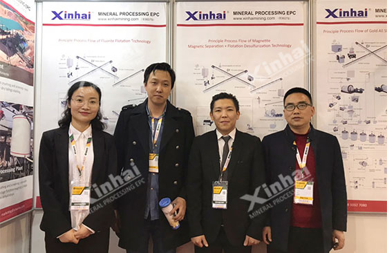 (Xinhai Mining exhibition personnel and clients)